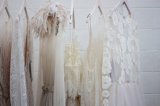 Сонник: к чему снится свадебное платье — трактовка в деталях